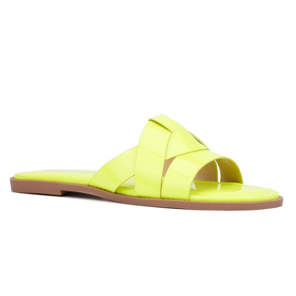 NWT Fashion To Figure Women's Tiana Wide Width Flats Sandal Size 9W Yellow Neon